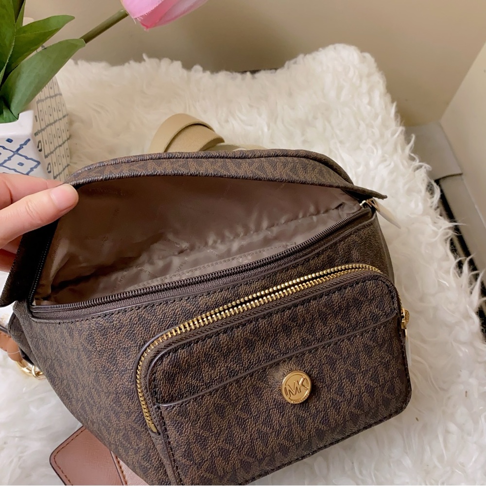 Michael Kors Maisie Large Logo 2-in-1 Sling Pack - Picture 7 of 14